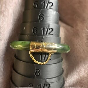 Elegant Green and Gold Women's Ring